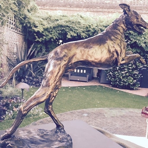 A picture of Statue of Kevin McNally's dog.